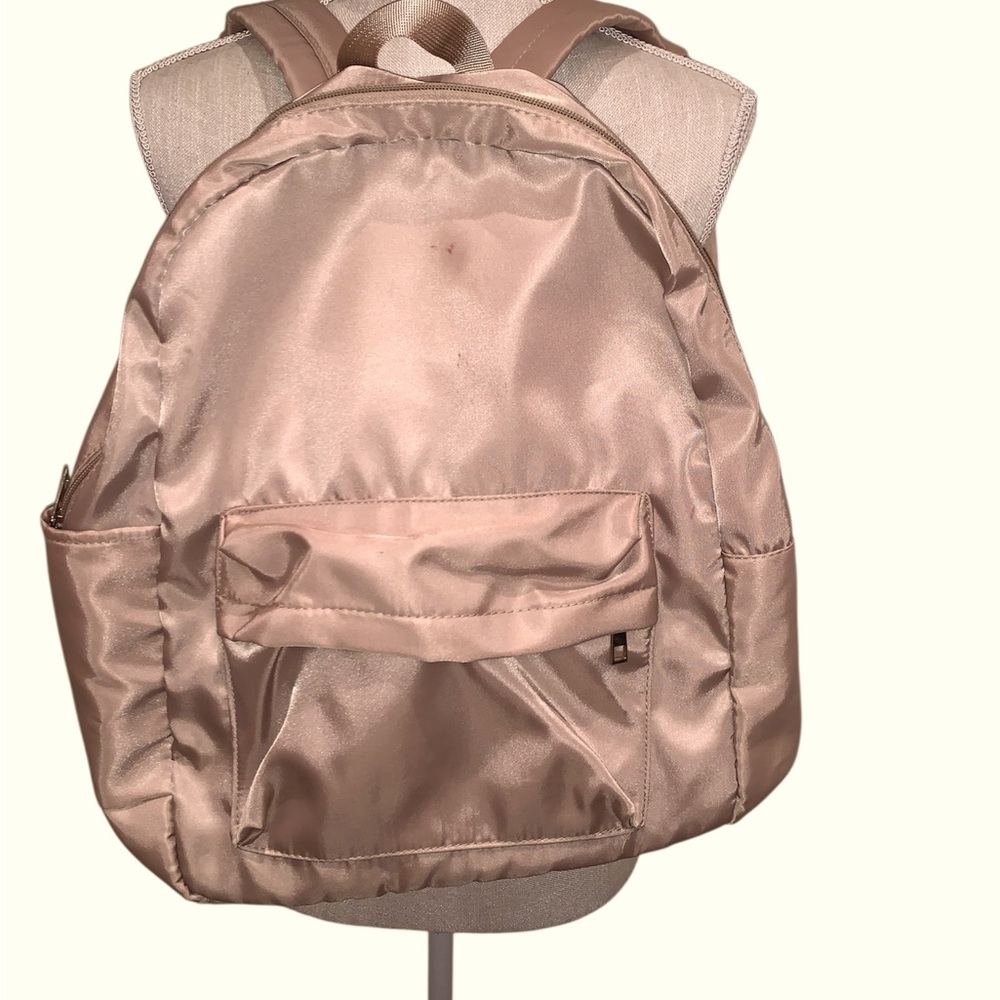 🩷4EVER 21🩷NYLON LARGE BACKPACK. GREAT CONDITION!
